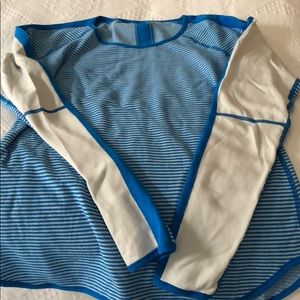 Lululemon reservable jogging shirt
